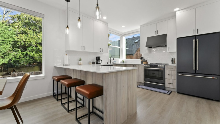 Ballard Hangout - Arcade, Covered Deck, Sleeps 10!