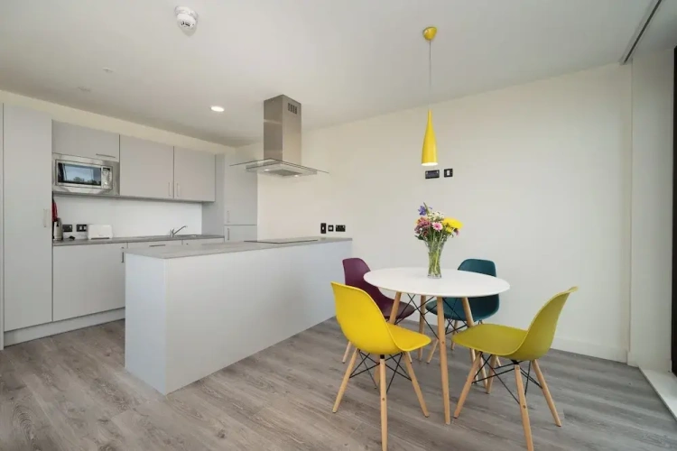 3 Bedrooms Apartment