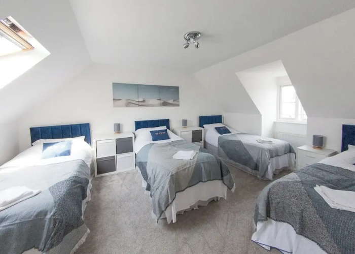 5 Bed Detached House - Sleeps 14