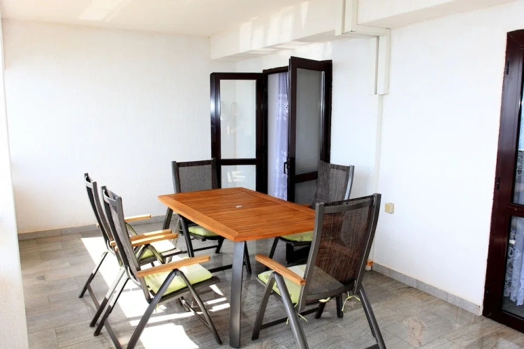 2 Bedrooms Apartment with sea view