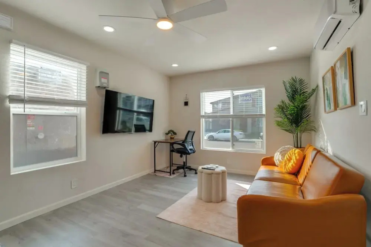 Great for Digital Nomads! Convenient Manteca Apt
