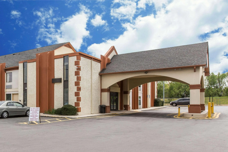 Econo Lodge At Six Flags - Douglasville, GA
