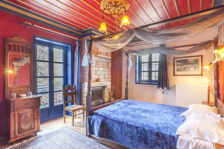 Arktouros Hotel