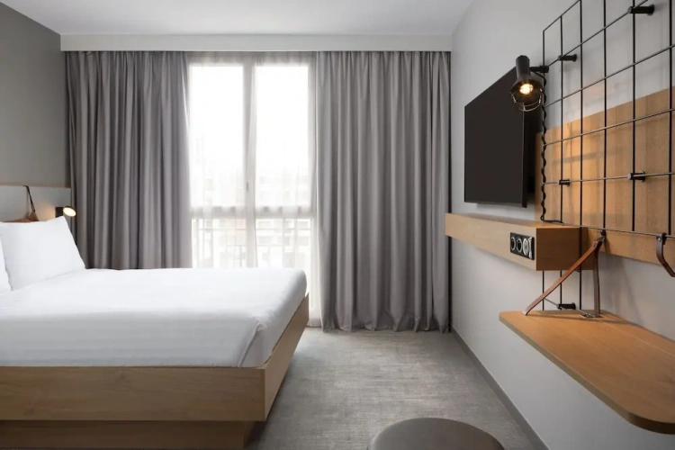 Standard Double room with city view