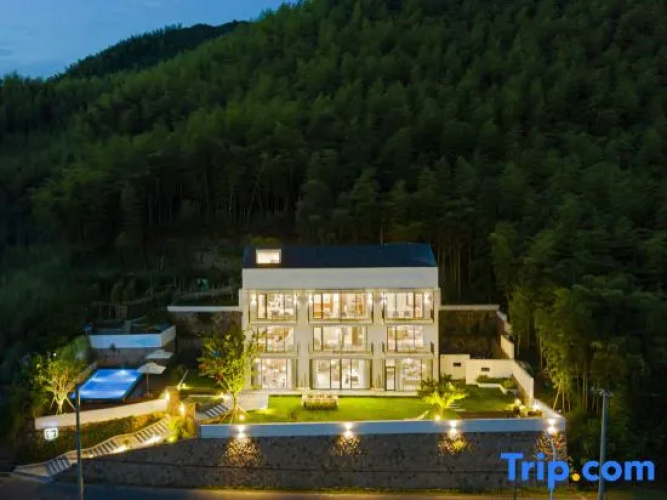 YUNXI Designer Hot Spring Homestay