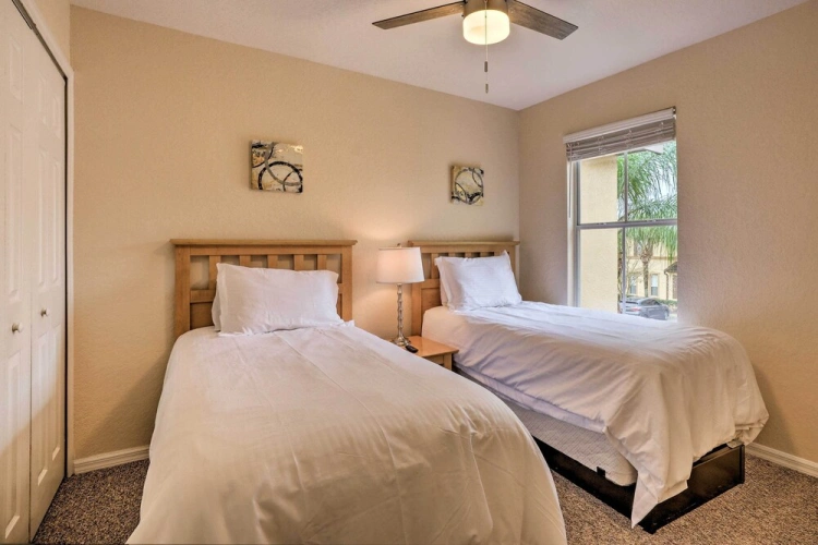 4 Bedrooms Apartment