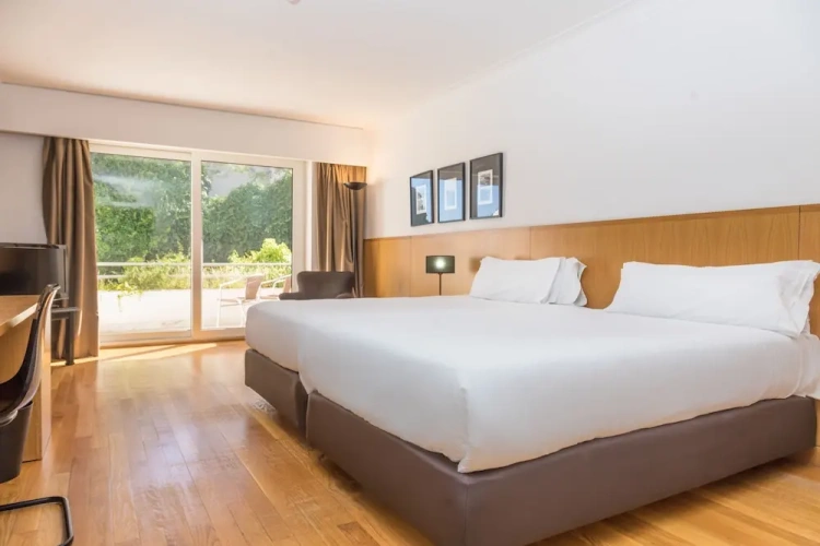 Standard Twin room with balcony