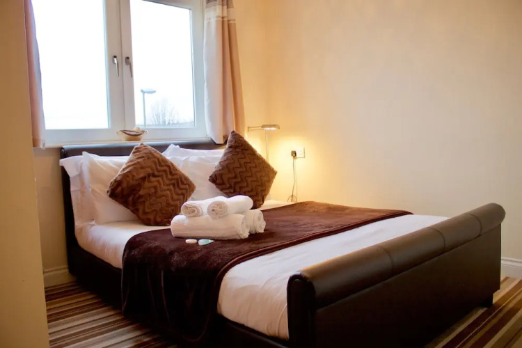 2 Bedroom Leith Apartment