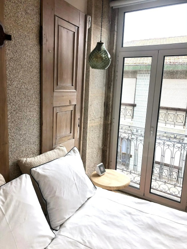 Light Cozy Studio in Bonfim with Romantic Balcony