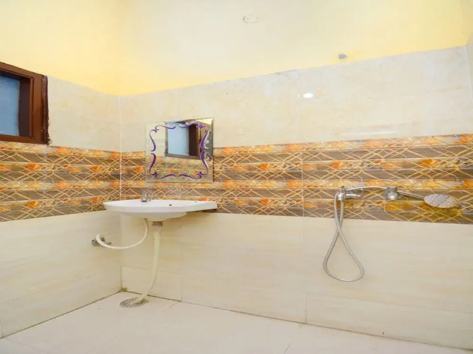 Gursimran Complex By OYO Rooms