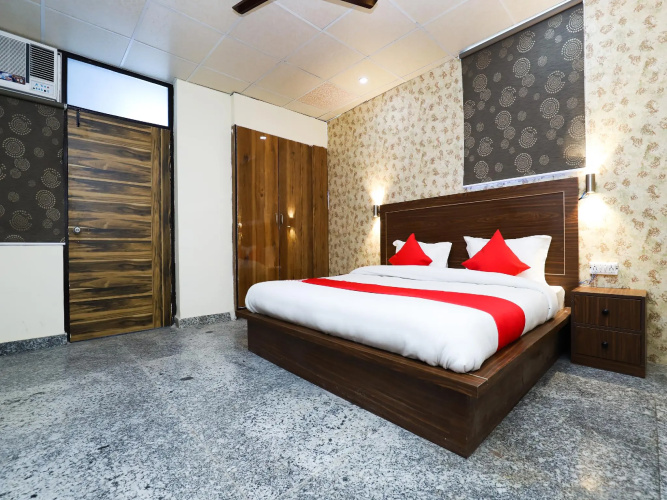 OYO 29565 Ra Felicity Inn