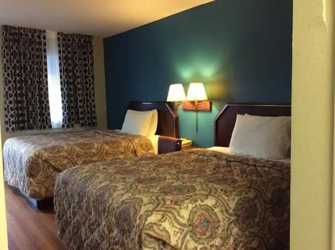 Stratford House Inn and Suites