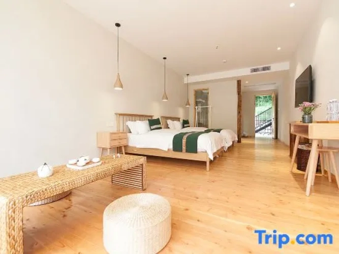 4 Bedrooms Standard room with view