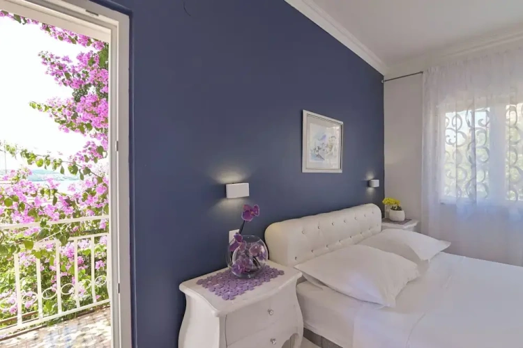 Basement Apartment with balcony and with sea view
