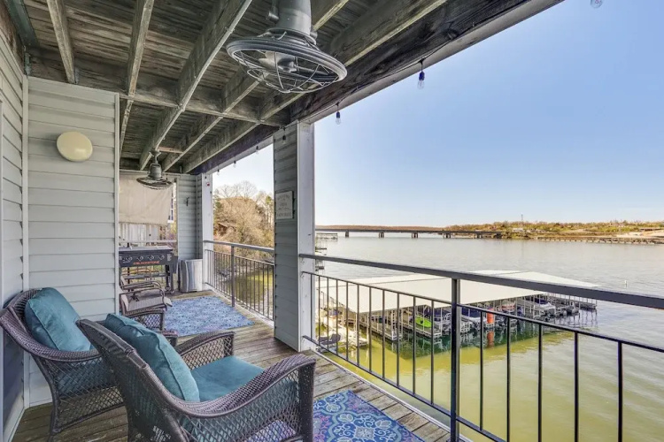 Lakefront Retreat w/ Community Pool in Osage Beach