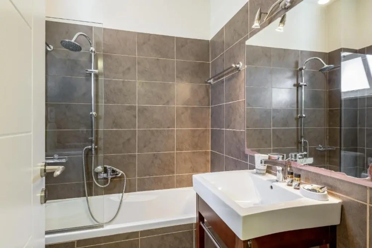 2 Bedrooms Villa
