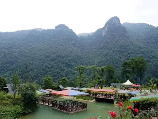 Chongqing Baihuagu Ecological Vacation Apartment