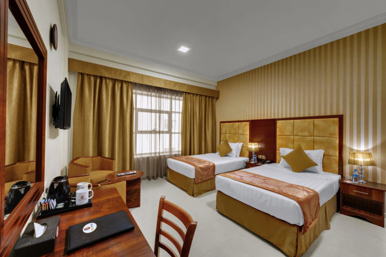 OYO 101 Click Hotel