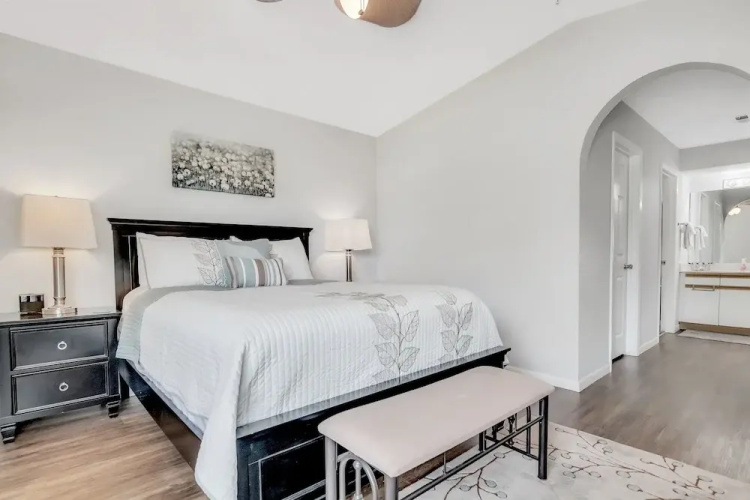 Gorgeous Greens 2 Bedroom Condo by RedAwning