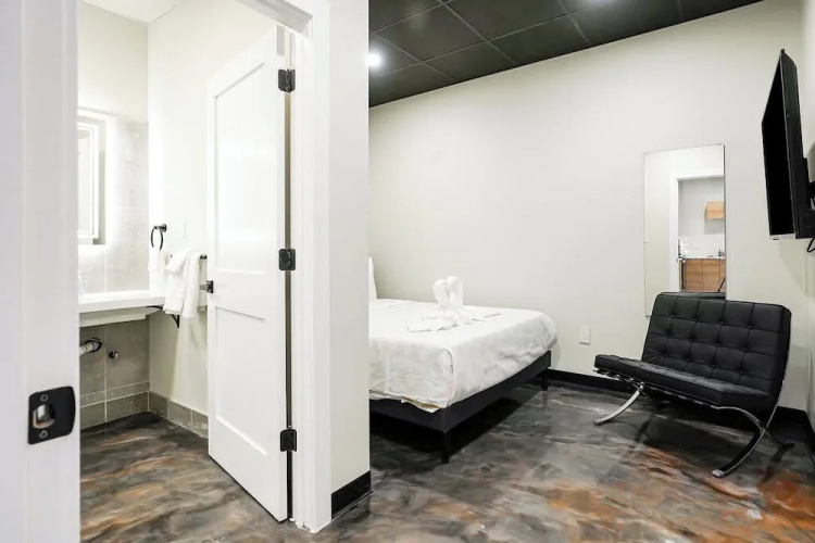 461 Melwood Suites Unit 101 2Bed/2Bath