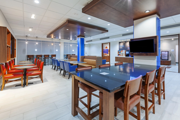 Holiday Inn Express & Sts Tulsa Northeast - Owasso photo 20