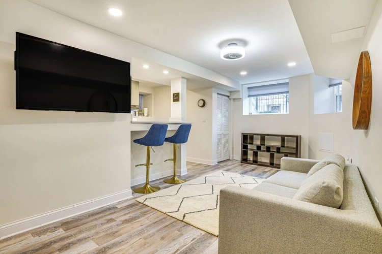2 Bedrooms Apartment