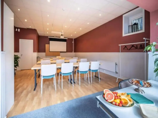 Snug Hotel Room With Free Breakfast