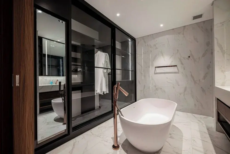 1 Bedroom Luxury Apartment with balcony and with city view