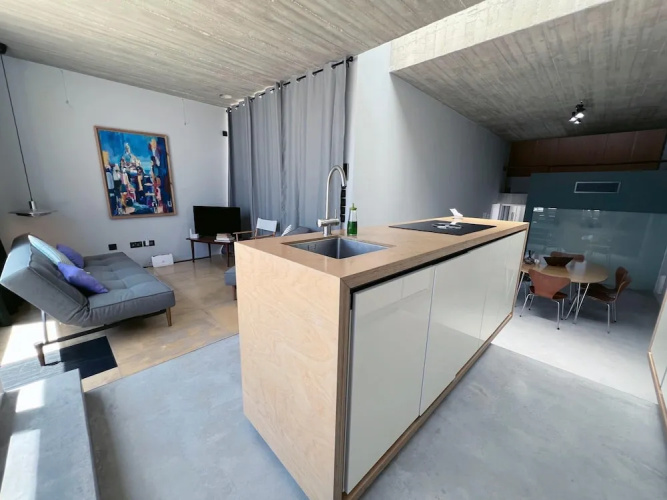Spacious 1BR Penthouse With a Rooftop Terrace
