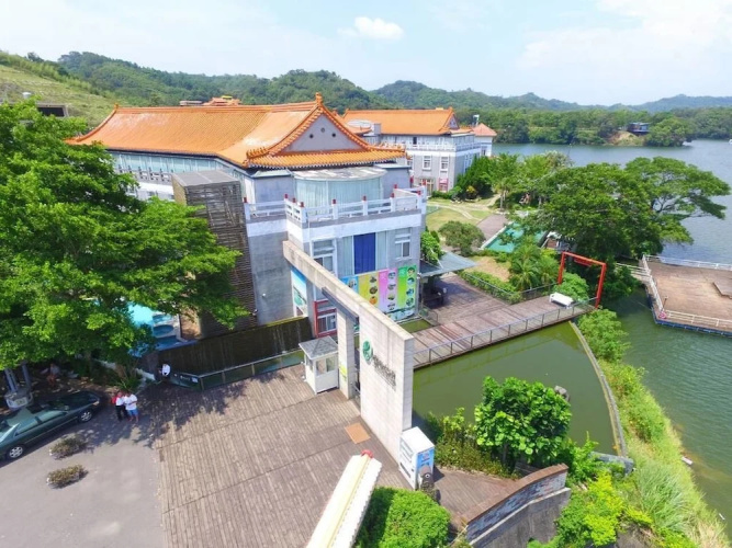 Young Lake Resort