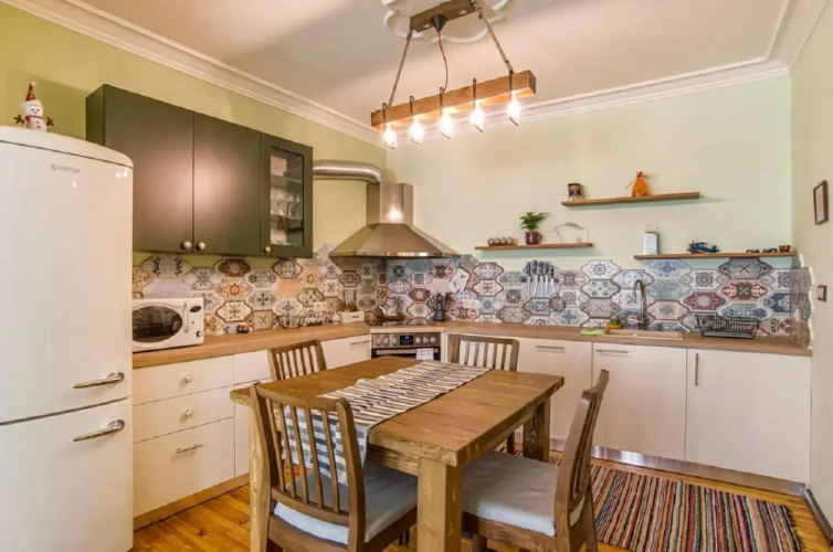Top Central 2 Bedroom Apartment next to NDK