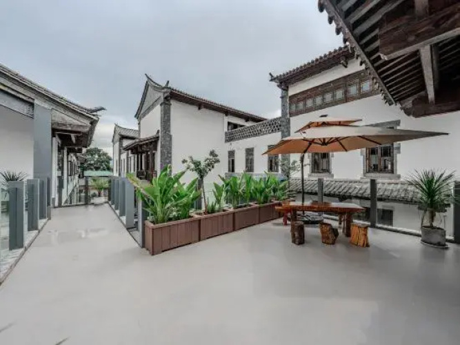 Jianshui Yiyunting Inn