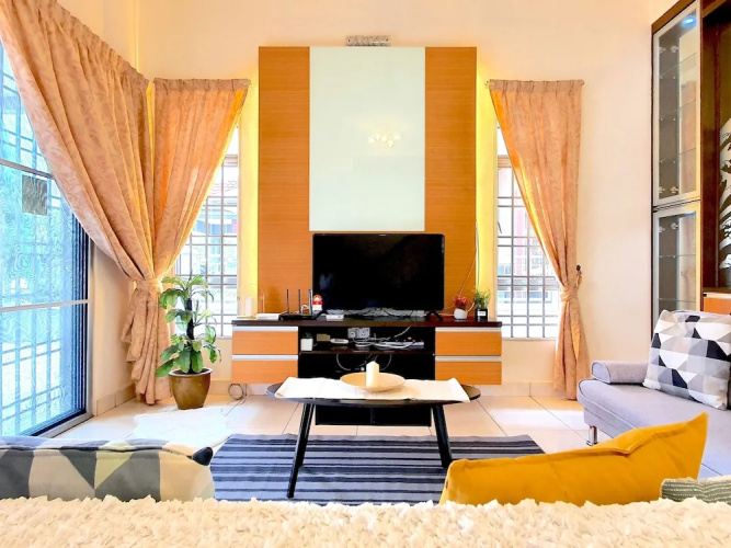 Kota Kemuning Private House by BeeStay