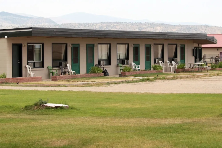 Sportsman’s Lodge