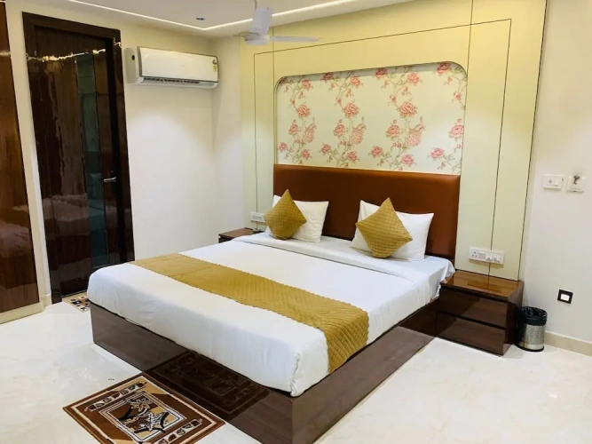 Deluxe Double room with city view