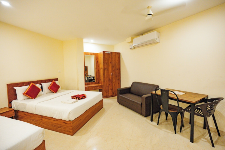 Hotel Rajdhani Inn & Suites