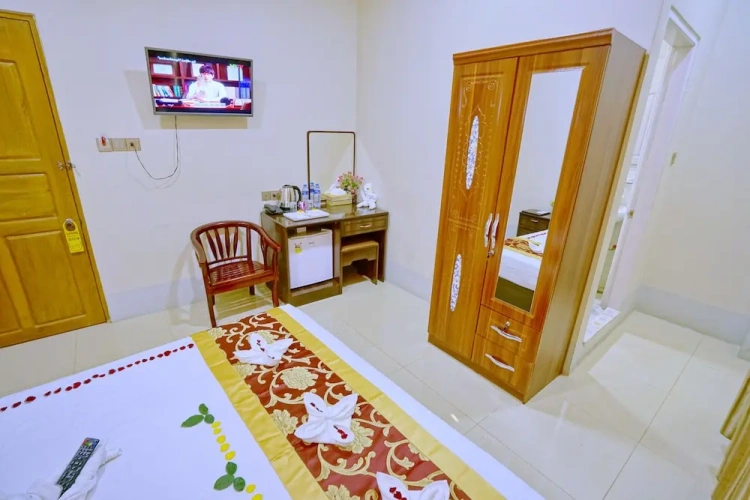 Deluxe Double room with city view