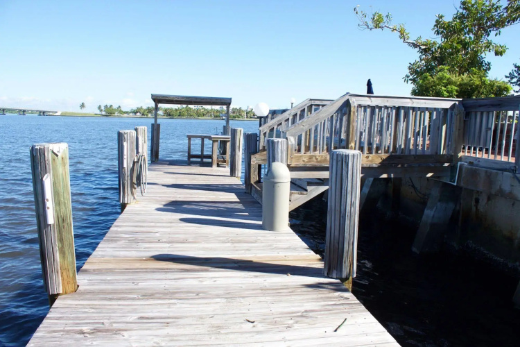 Palm Beach Waterfront Suites