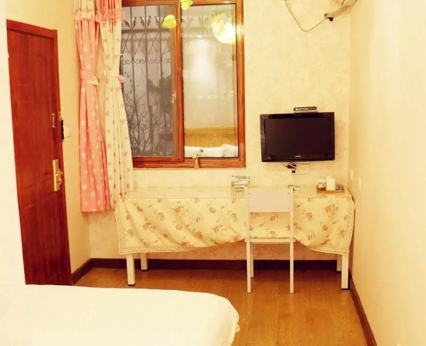 Lingyin Tangchao Hostel