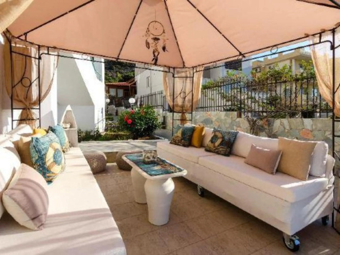 Aglaia Apartments & Studios
