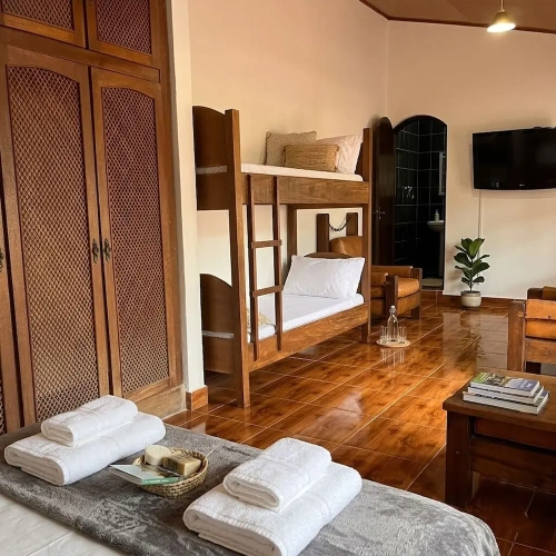 Classic Quadruple room with garden view