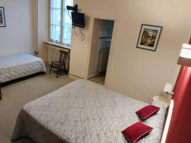 Standard Triple room