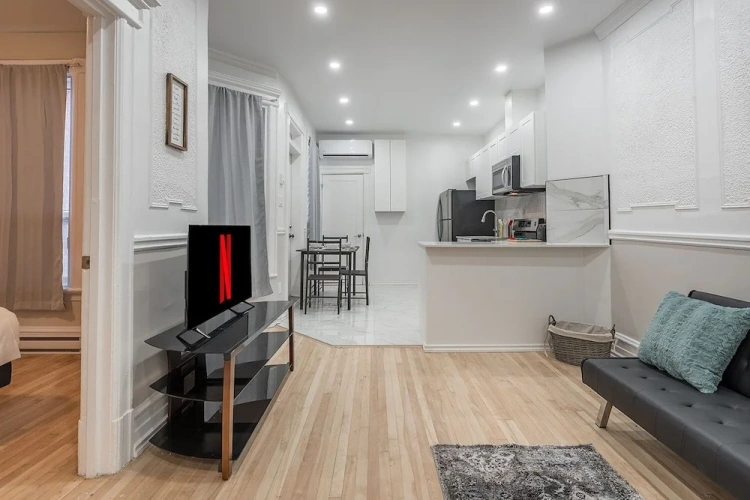 4 Bedrooms Apartment
