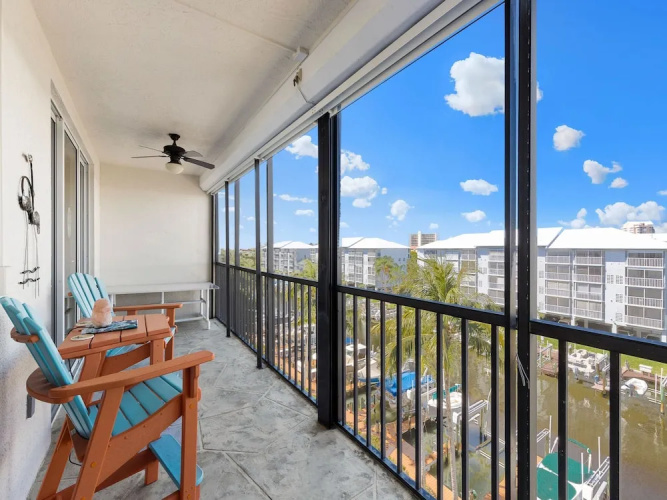 Hibiscus Pointe