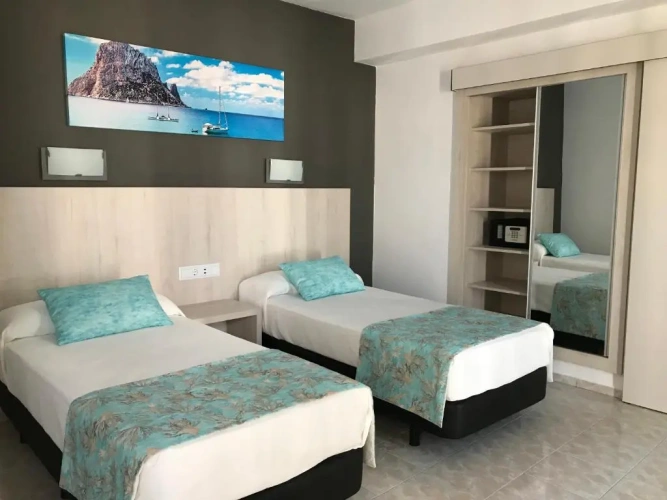 Standard Twin room with balcony
