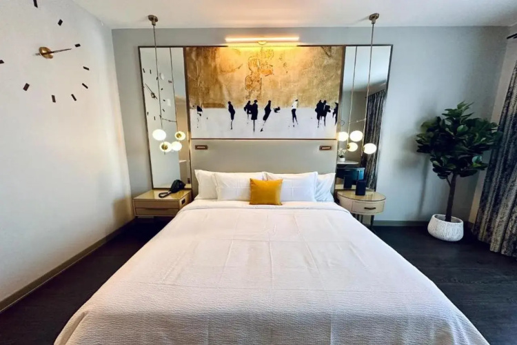 Chez Hotel Arlington Heights