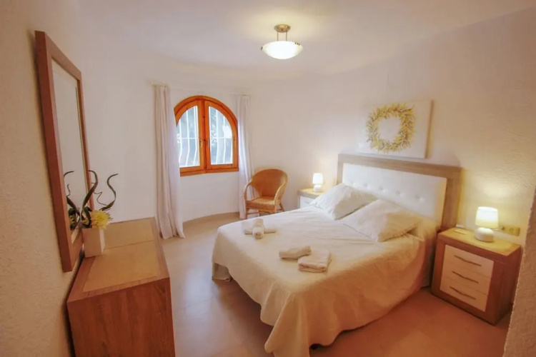 Alldo - hill side with private pool in Moraira