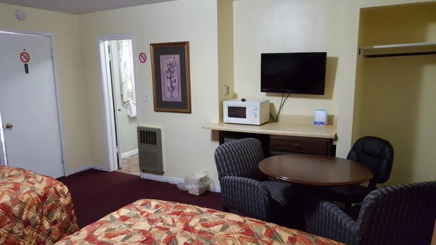 Colonial West Motel