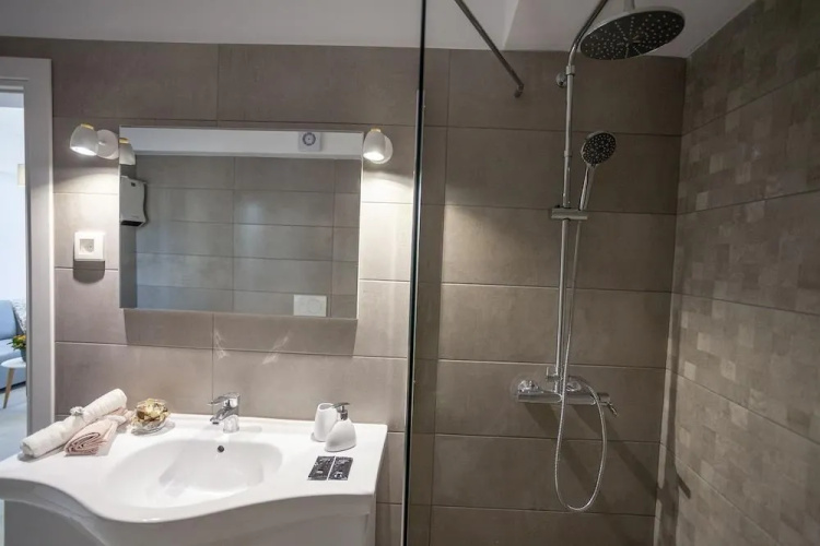 Attalos luxury flat Psyrri square