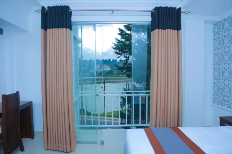 Standard Double room with balcony and with lake view